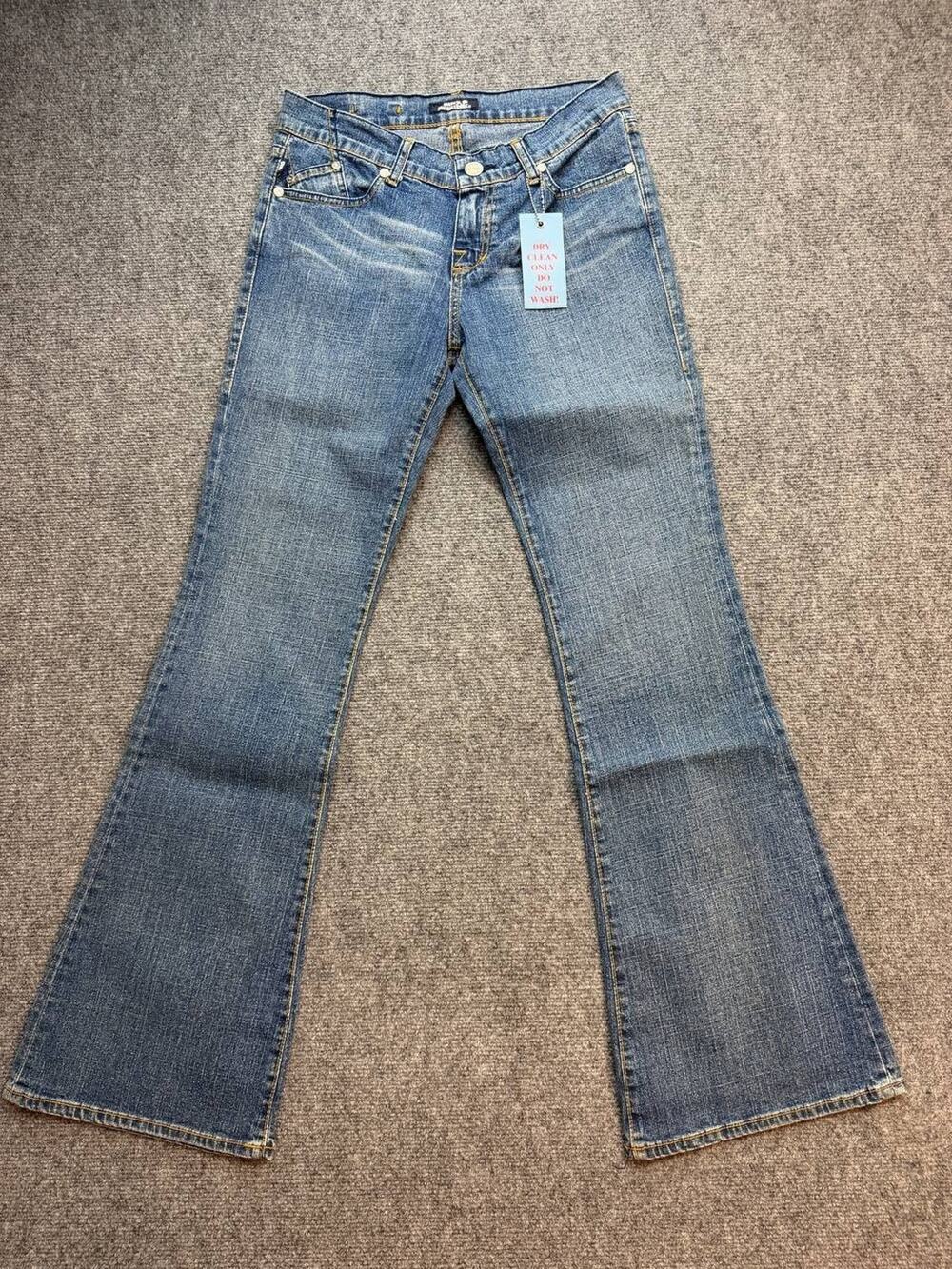 Rock & Republic Women's Straight Leg Jeans in Light Blue Wash